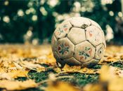 Hvem opfandt fodbold?
